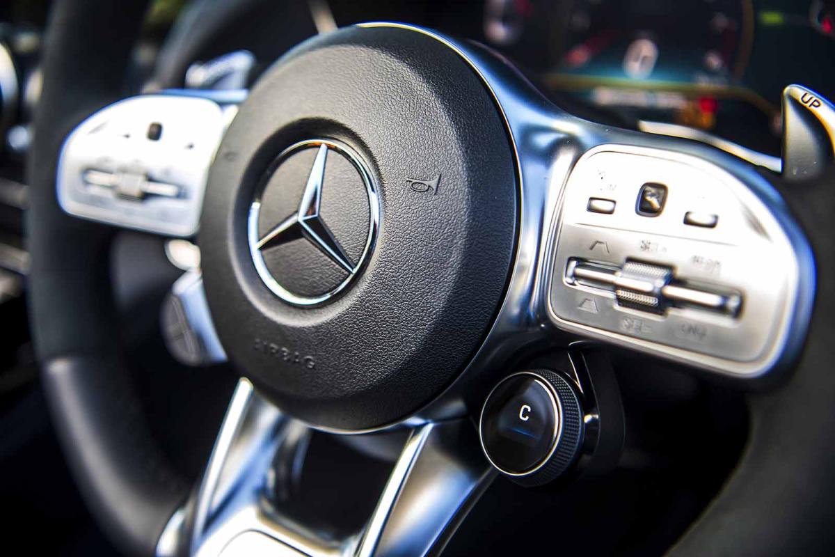 Mercedes-AMG GT Roadster 2019 steering wheel detail