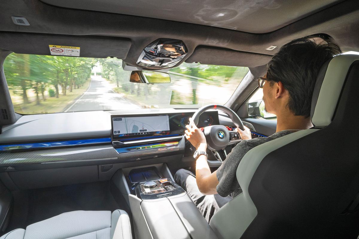 Lawrence Cheung test driving BMW M5 Touring