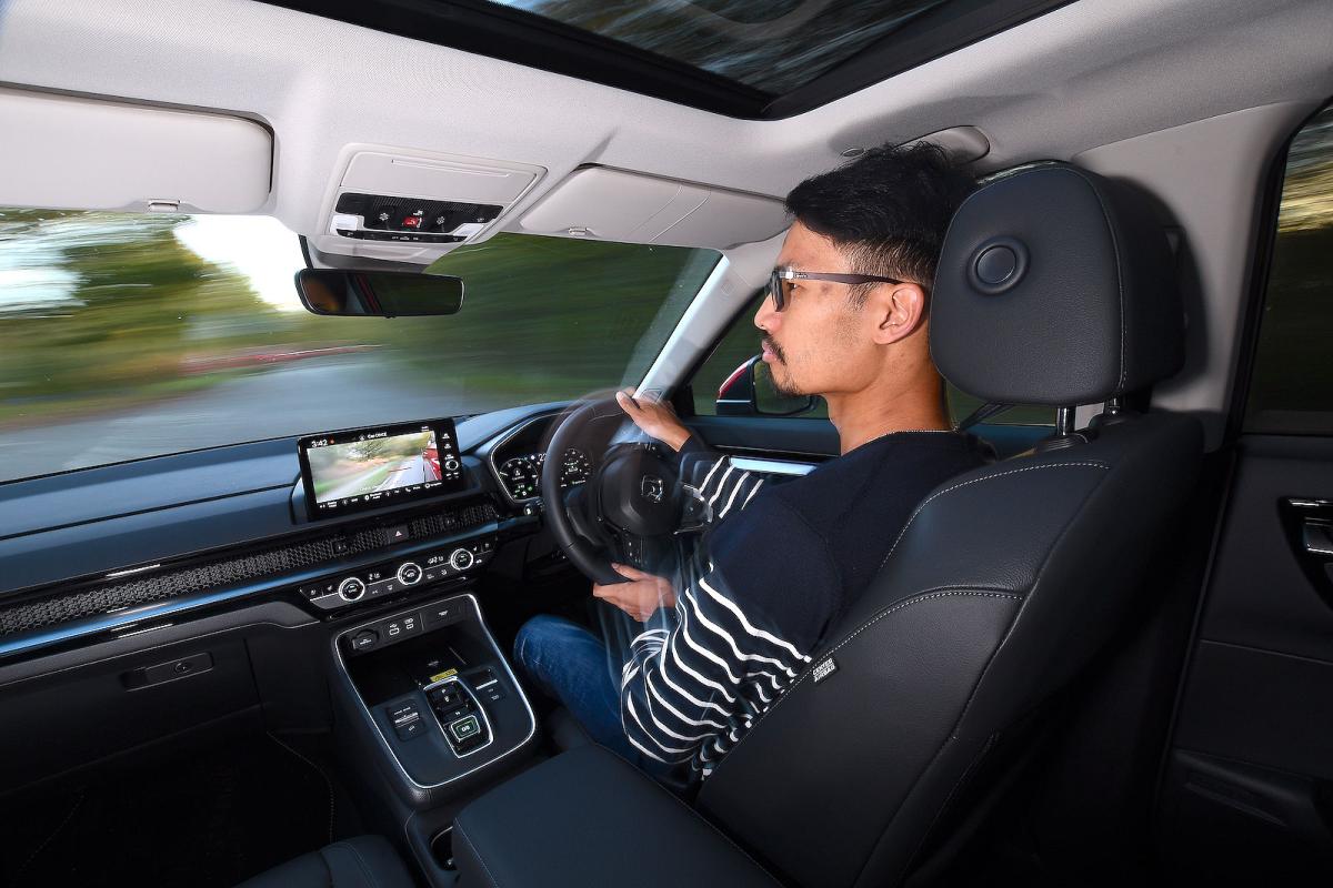 Lawrence Cheung test driving Honda CR-V