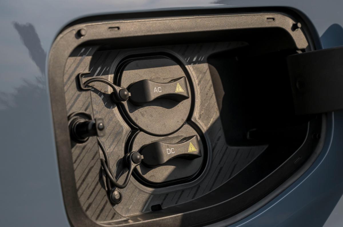 Leapmotor B10 charge port