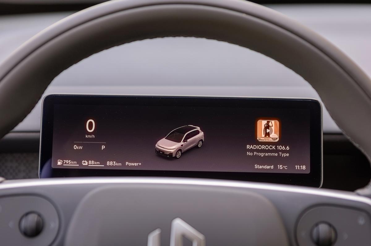 Leapmotor B10 Hybrid driver's display