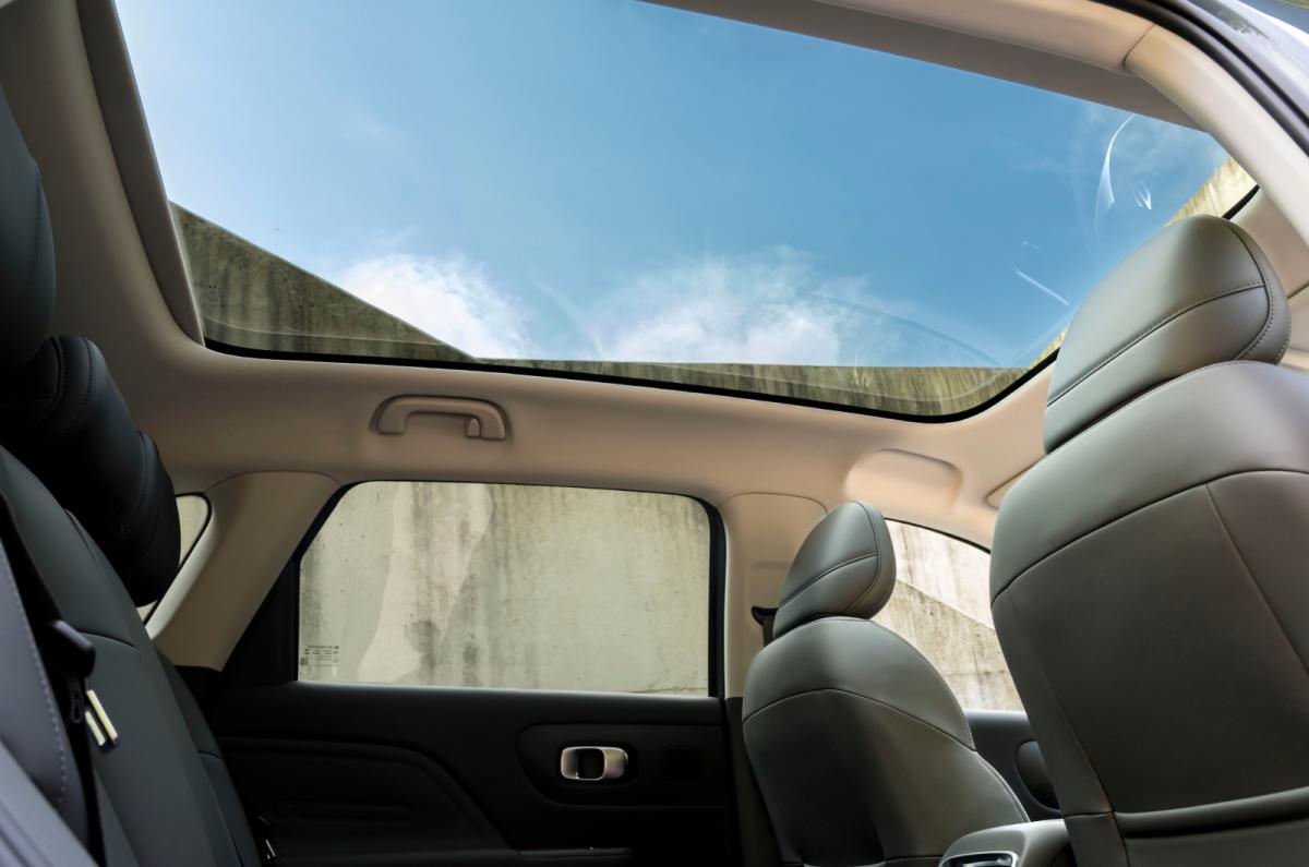 Leapmotor B10 sunroof detail