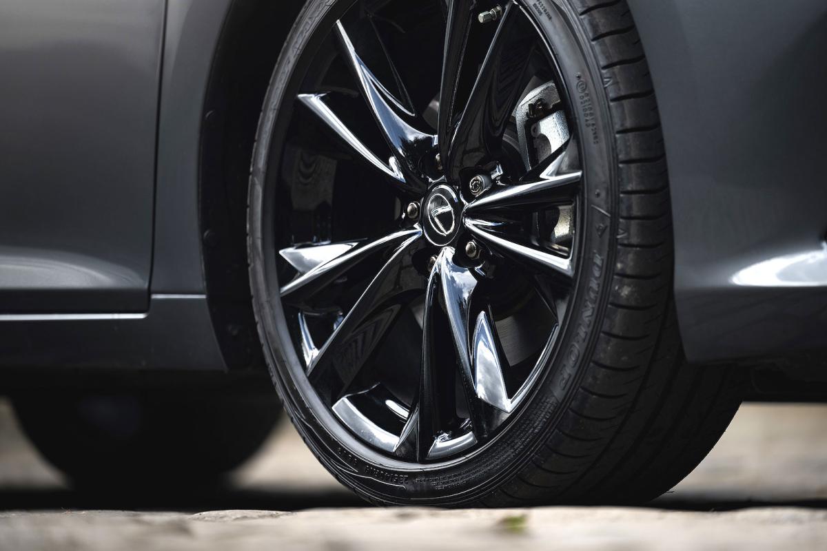 Lexus ES alloy wheel