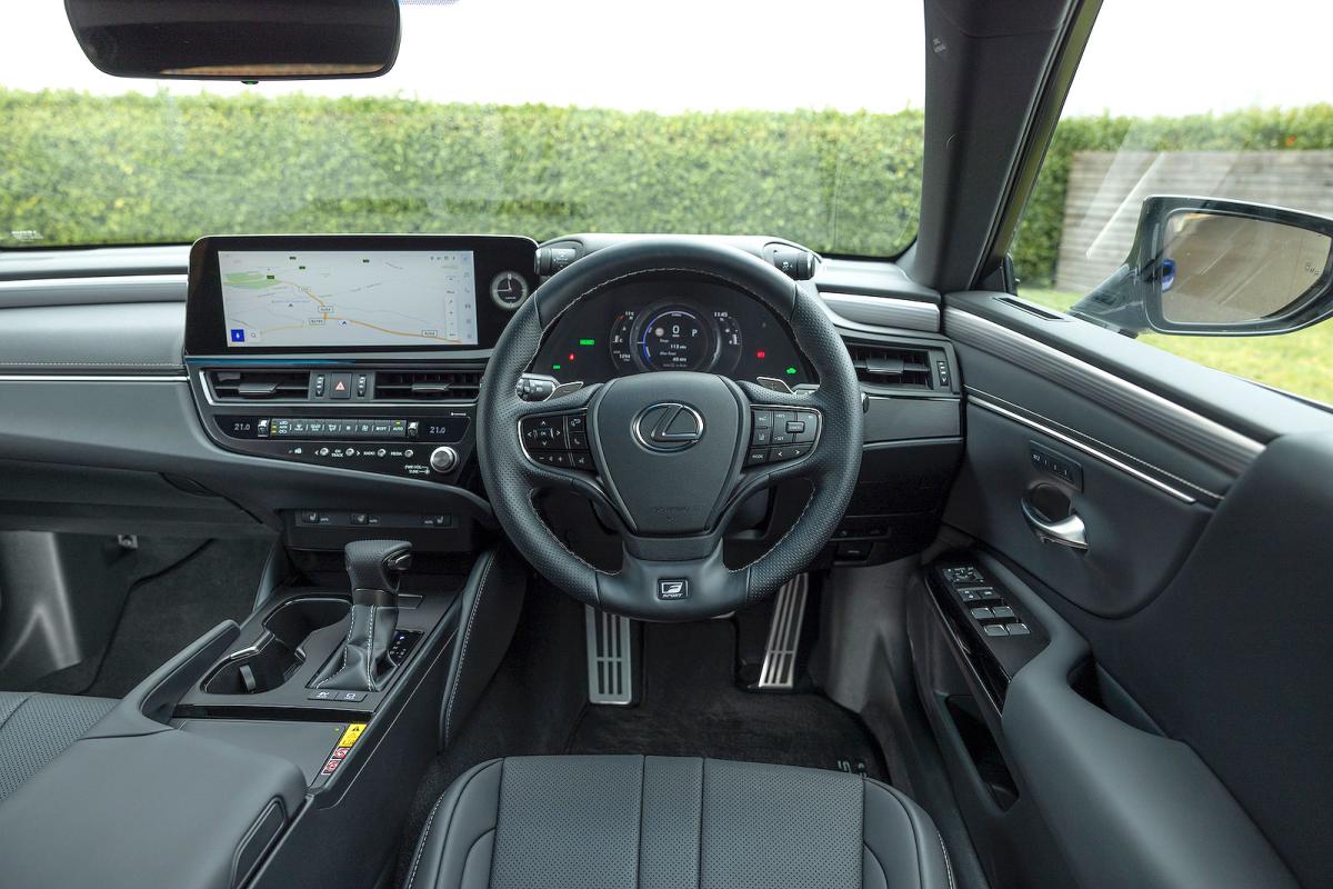 Lexus ES dashboard