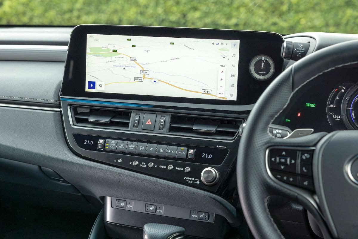 Lexus ES infotainment touchscreen