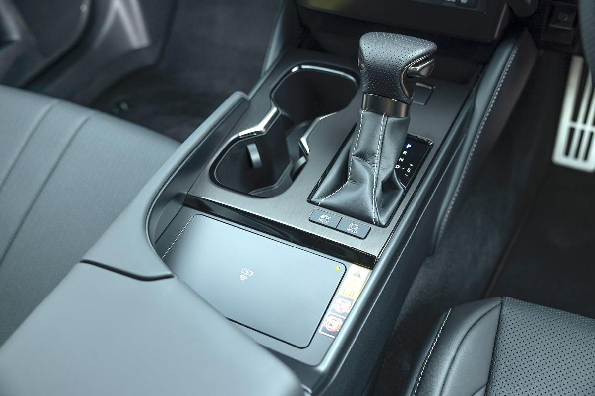 Lexus ES interior detail