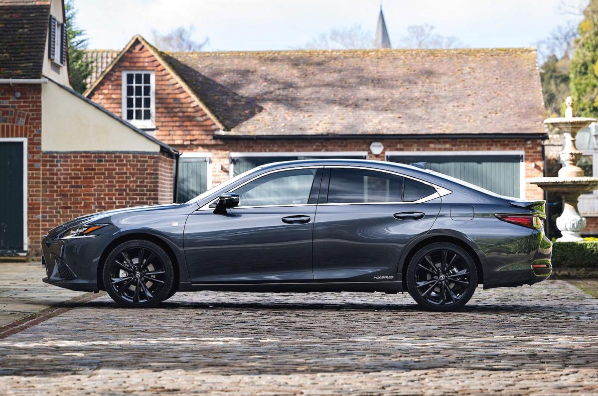 Lexus ES left static