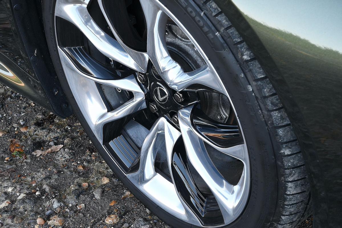 Lexus LC Convertible alloy wheel detail
