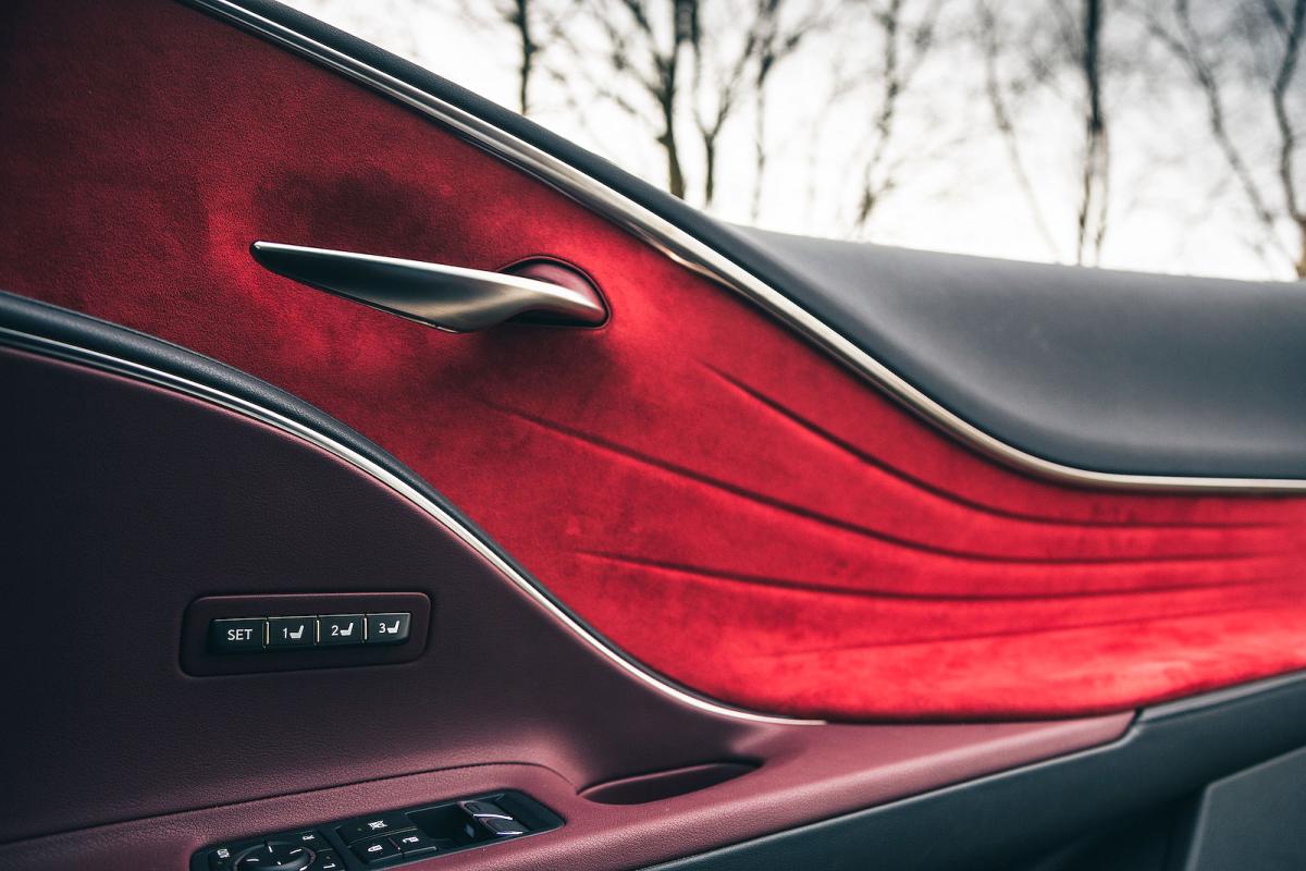 Lexus LC 500 interior detail