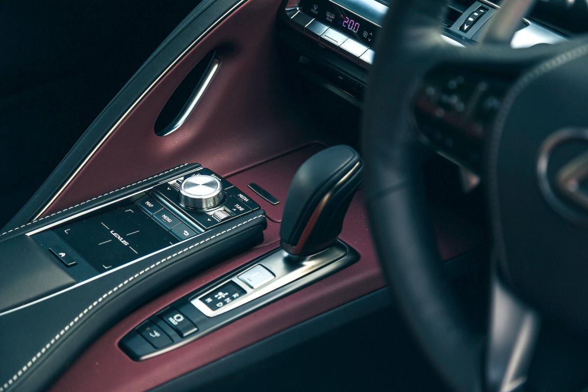 Lexus LC 500 interior detail