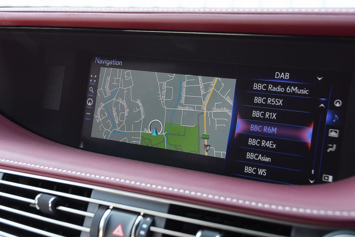 Lexus LS interior infotainment