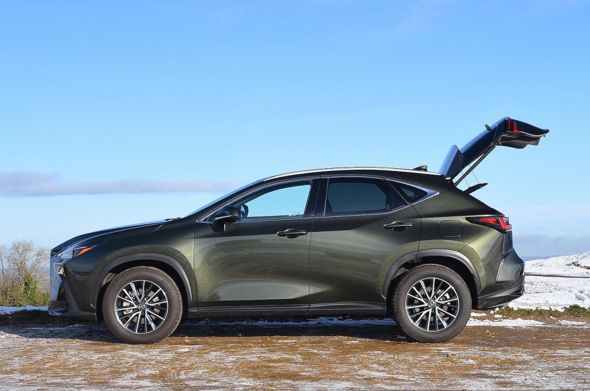 Lexus NX left static boot open