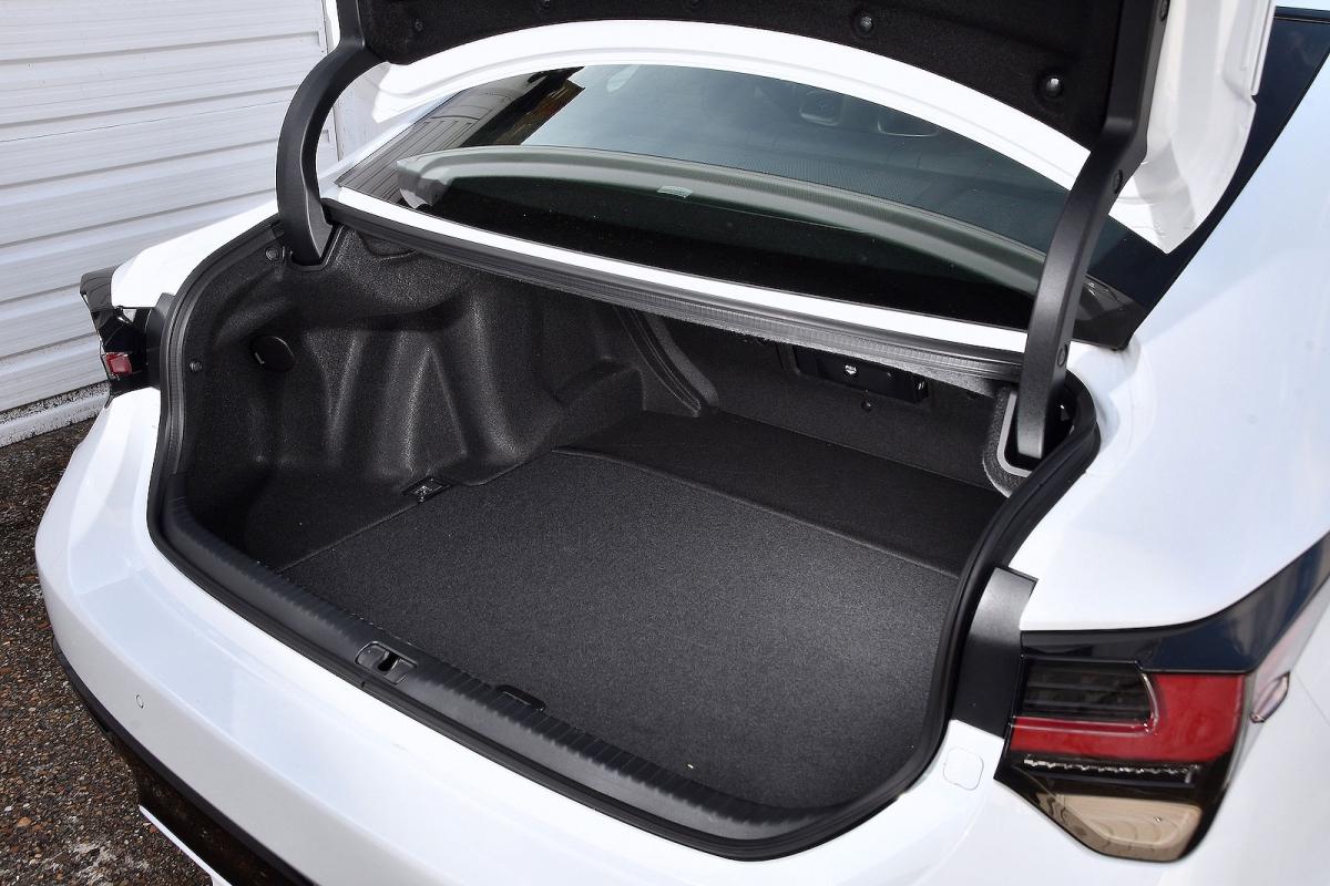 Lexus RC F boot open