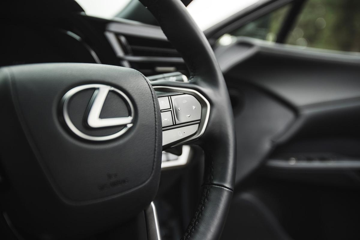 Lexus RX steering wheel