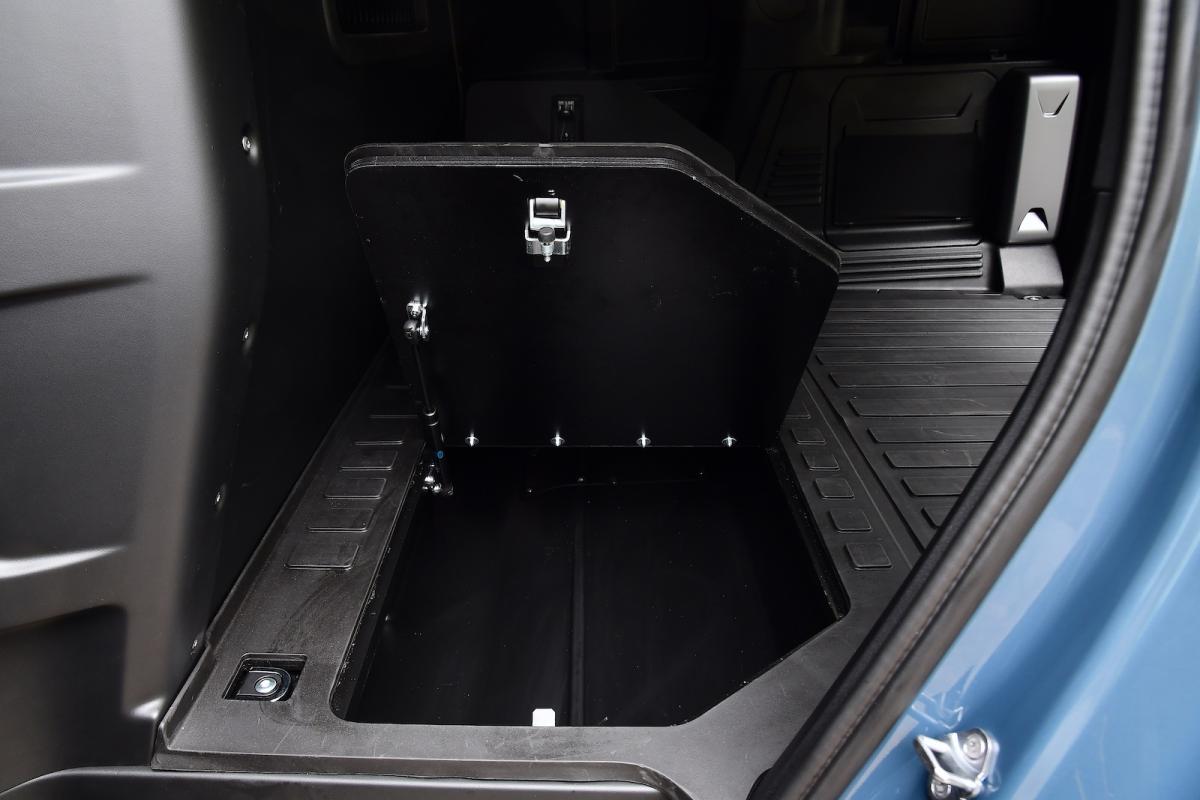 Land Rover Defender Hard Top 2021 interior rear storage