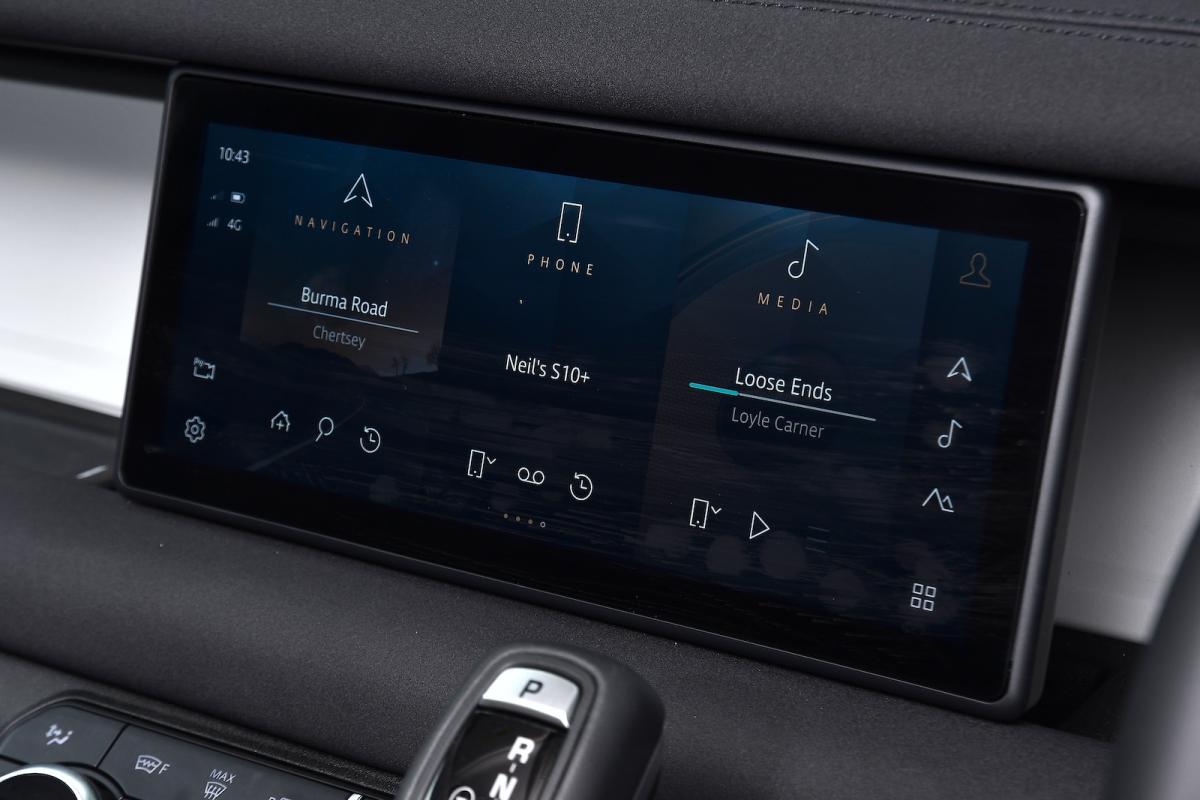 Land Rover Defender Hard Top 2021 interior infotainment