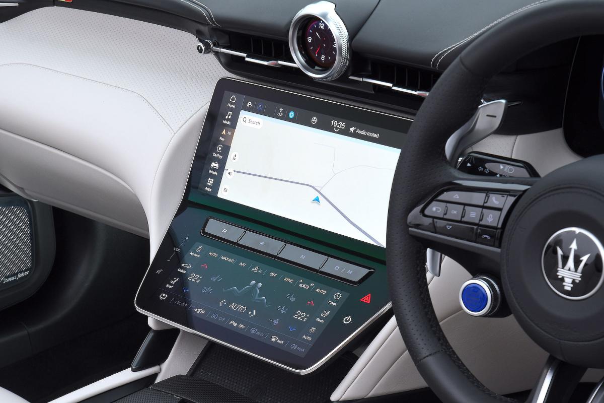 Maserati GranCabrio infotainment touchscreen
