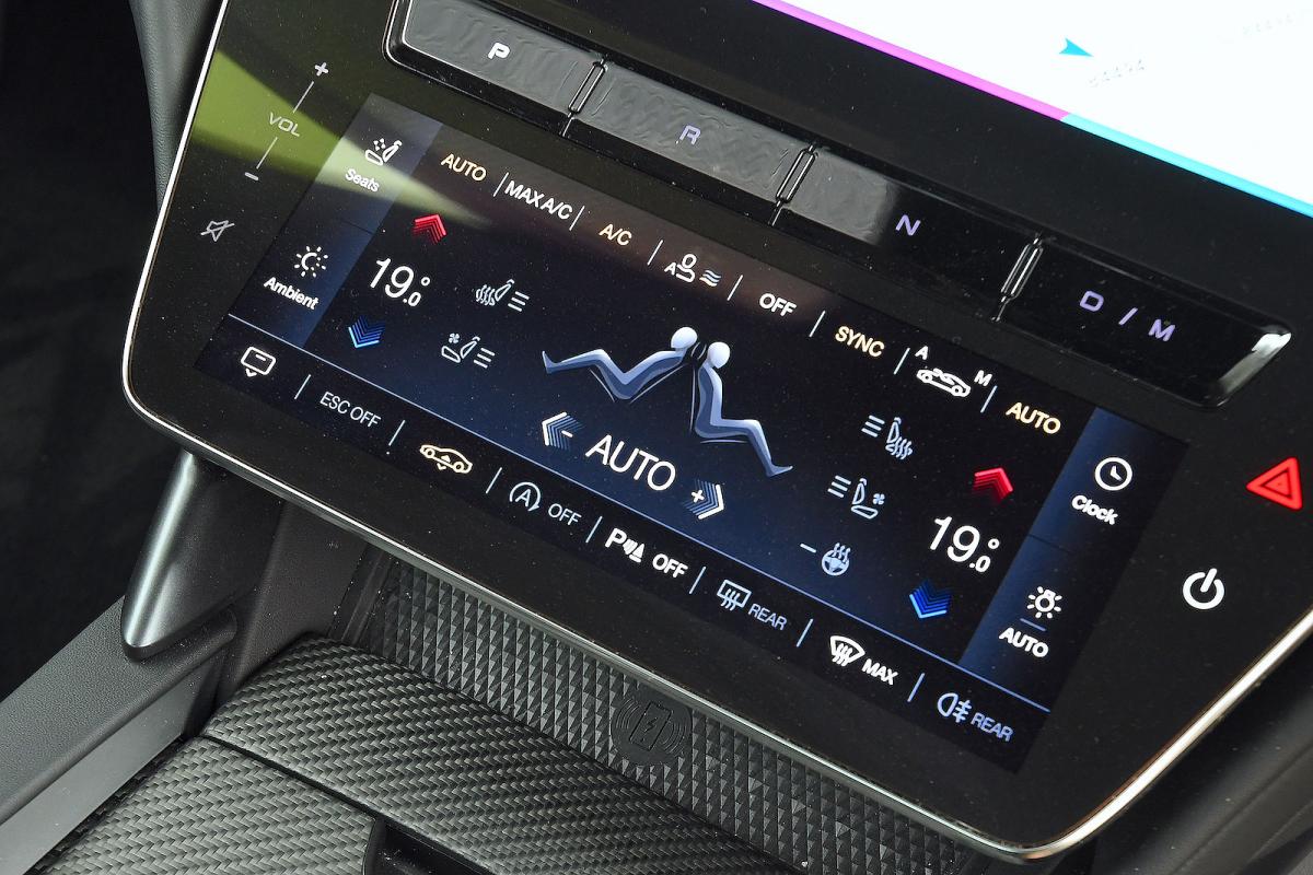 Maserati GranTurismo Trofeo air-con controls