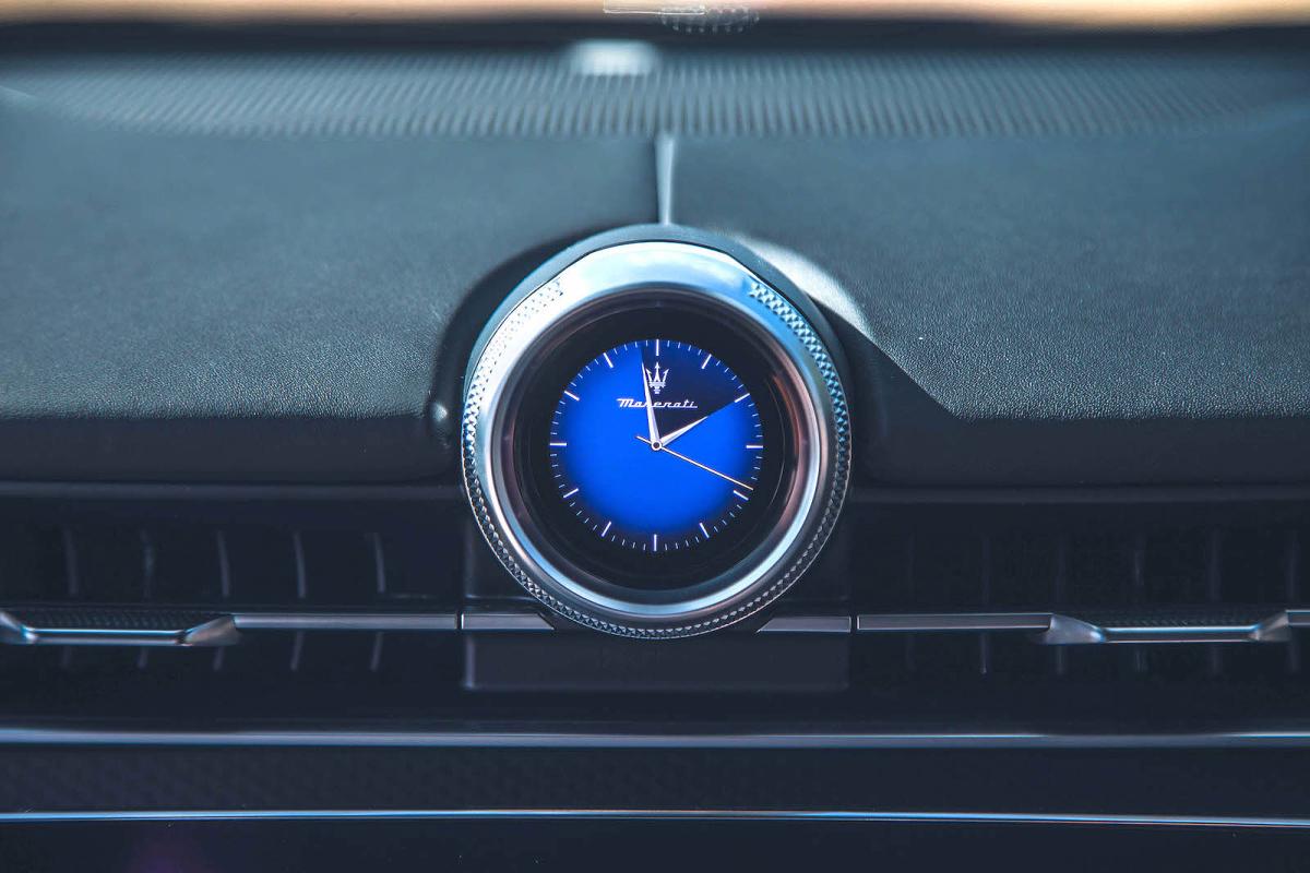 Maserati Grecale Trofeo dashboard clock