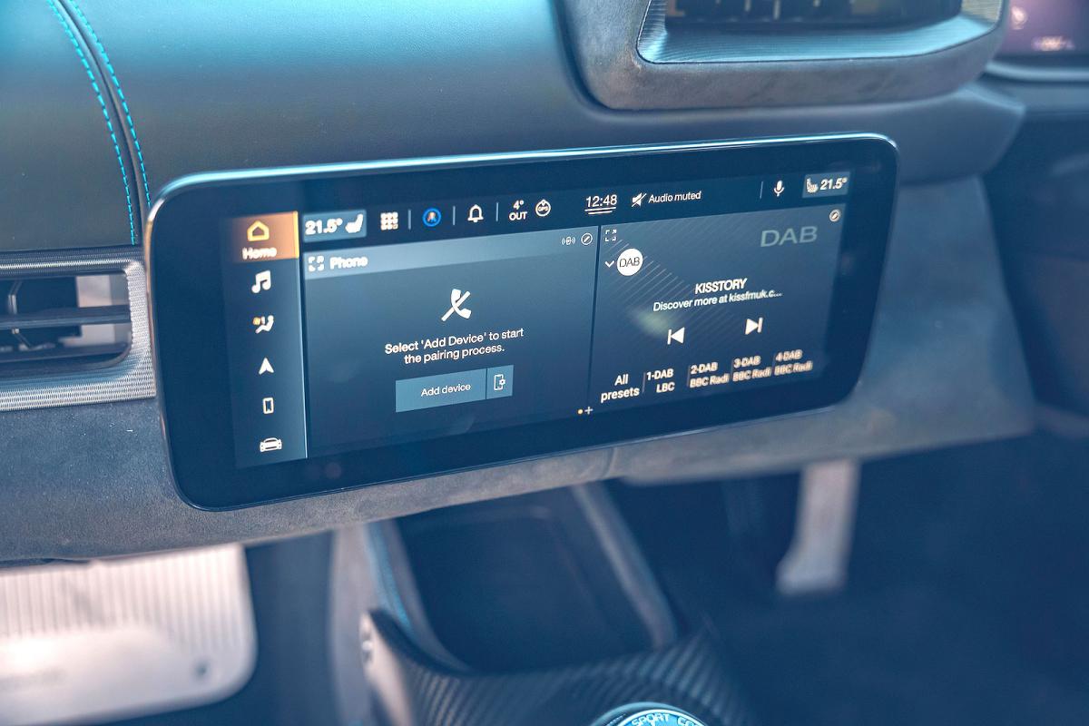 Maserati MC20 interior infotainment