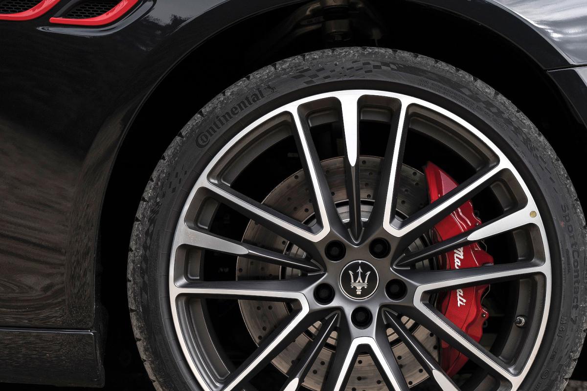 Maserati Quattroporte alloy wheel detail