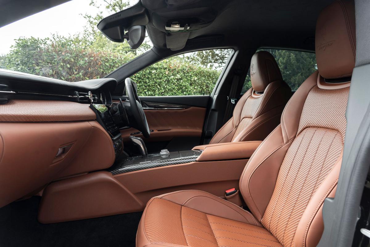 Maserati Quattroporte interior front seats