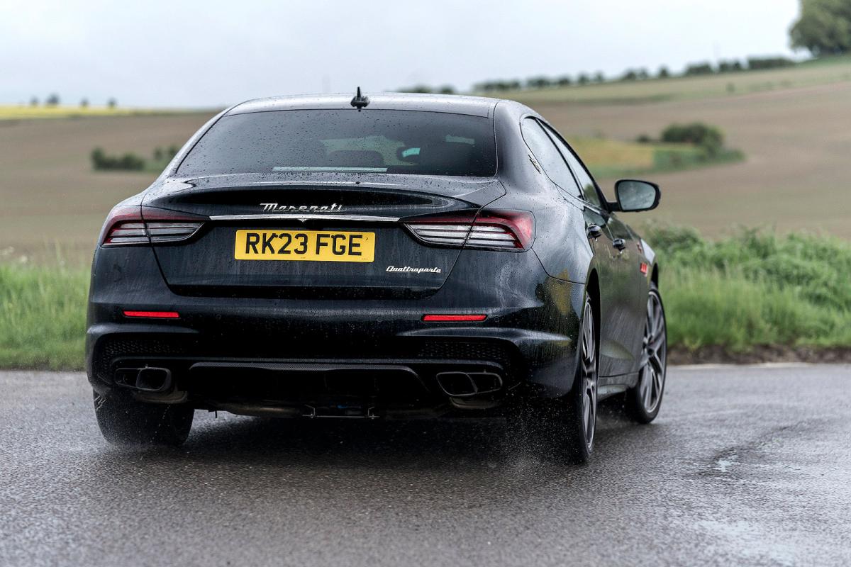 Maserati Quattroporte rear cornering