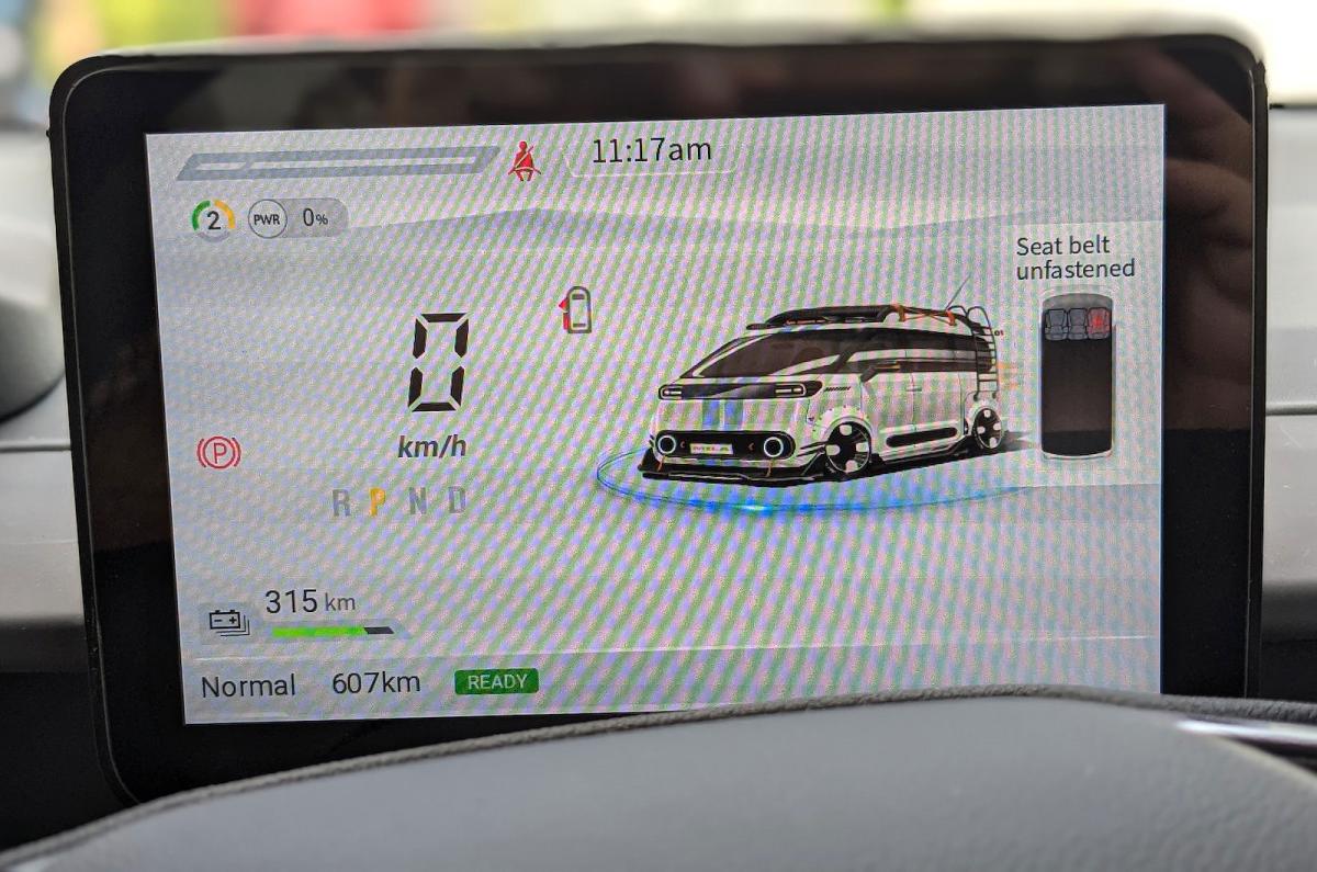 Maxus eDeliver 5 infotainment touchscreen