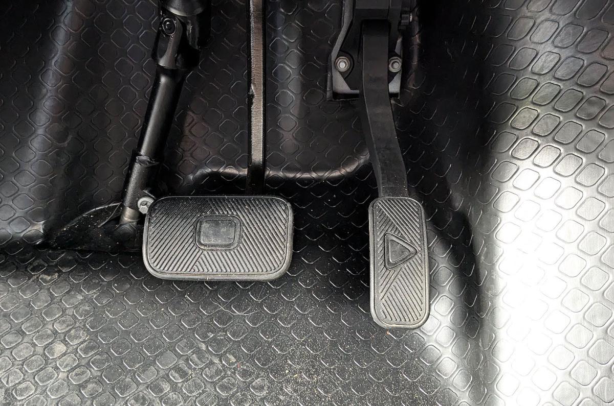 Maxus eDeliver 5 pedals