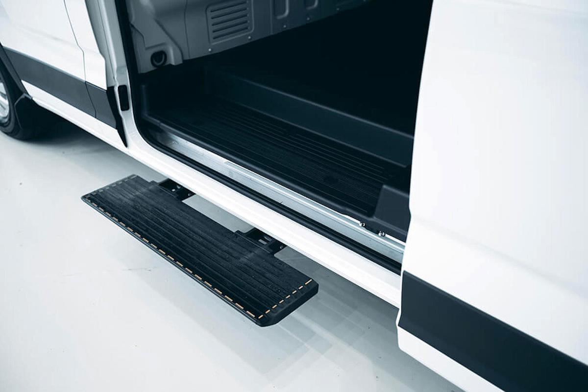 Maxus eDeliver 9 load bay step