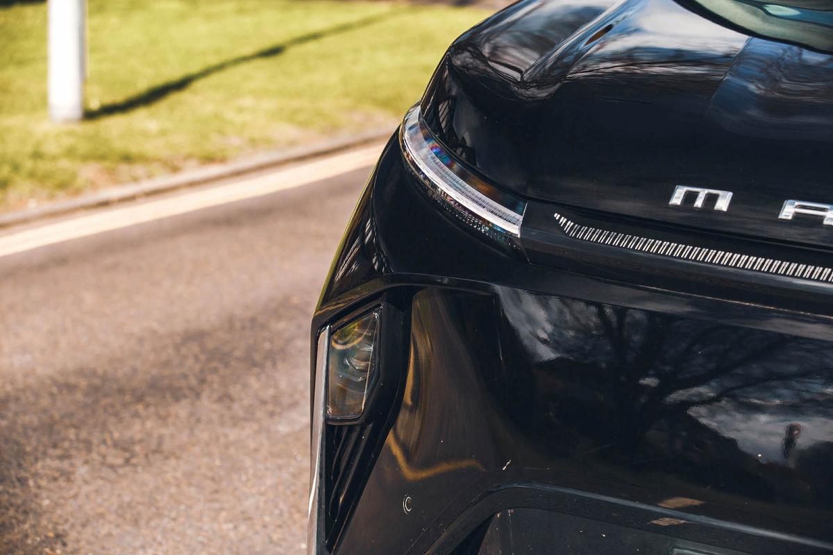 Maxus Mifa 9 headlights