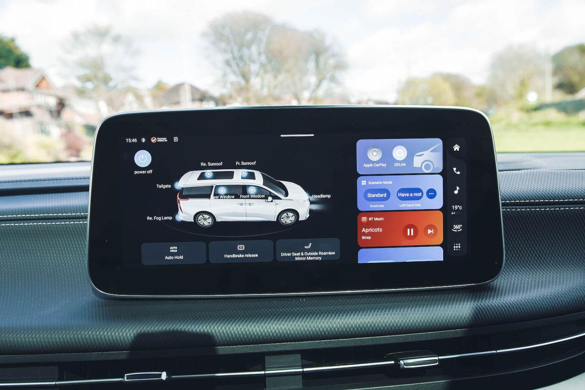 Maxus Mifa 9 infotainment touchscreen