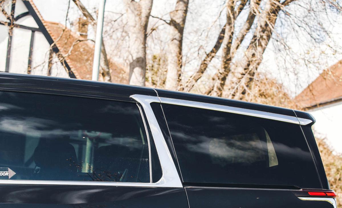 Maxus Mifa 9 rear windows