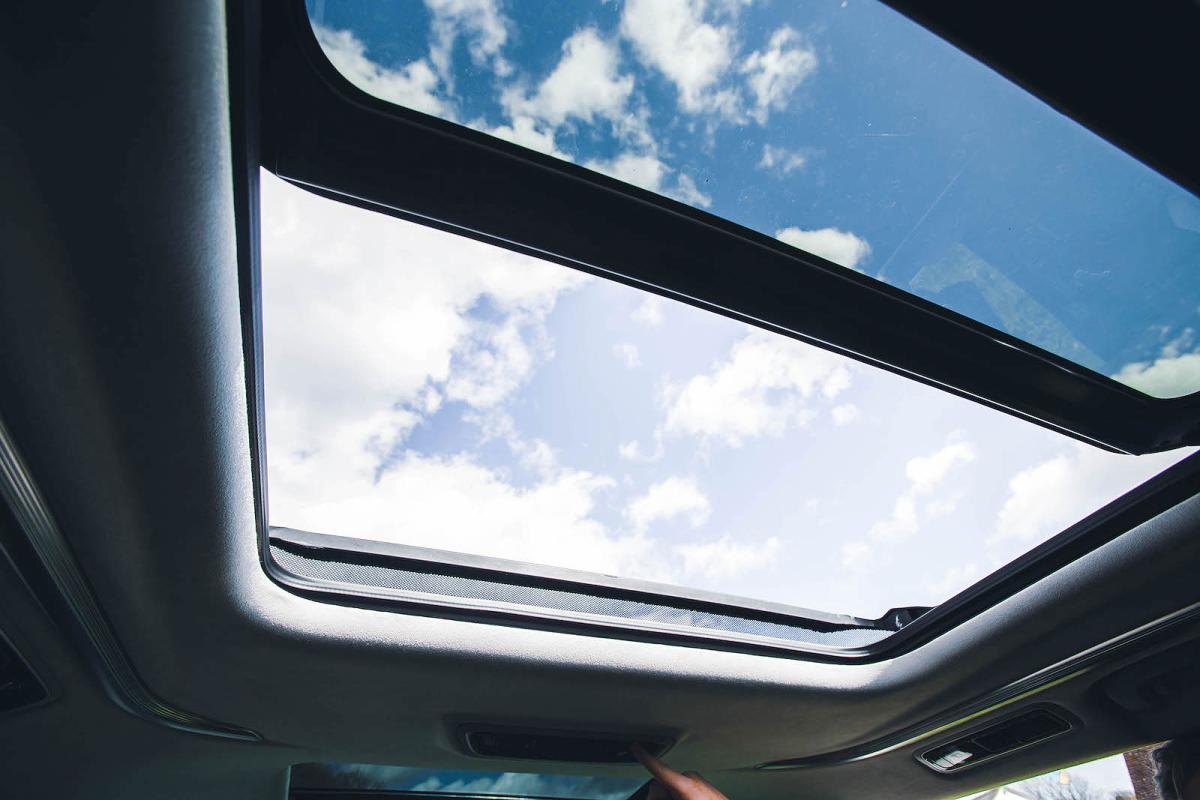 Maxus Mifa 9 sunroof