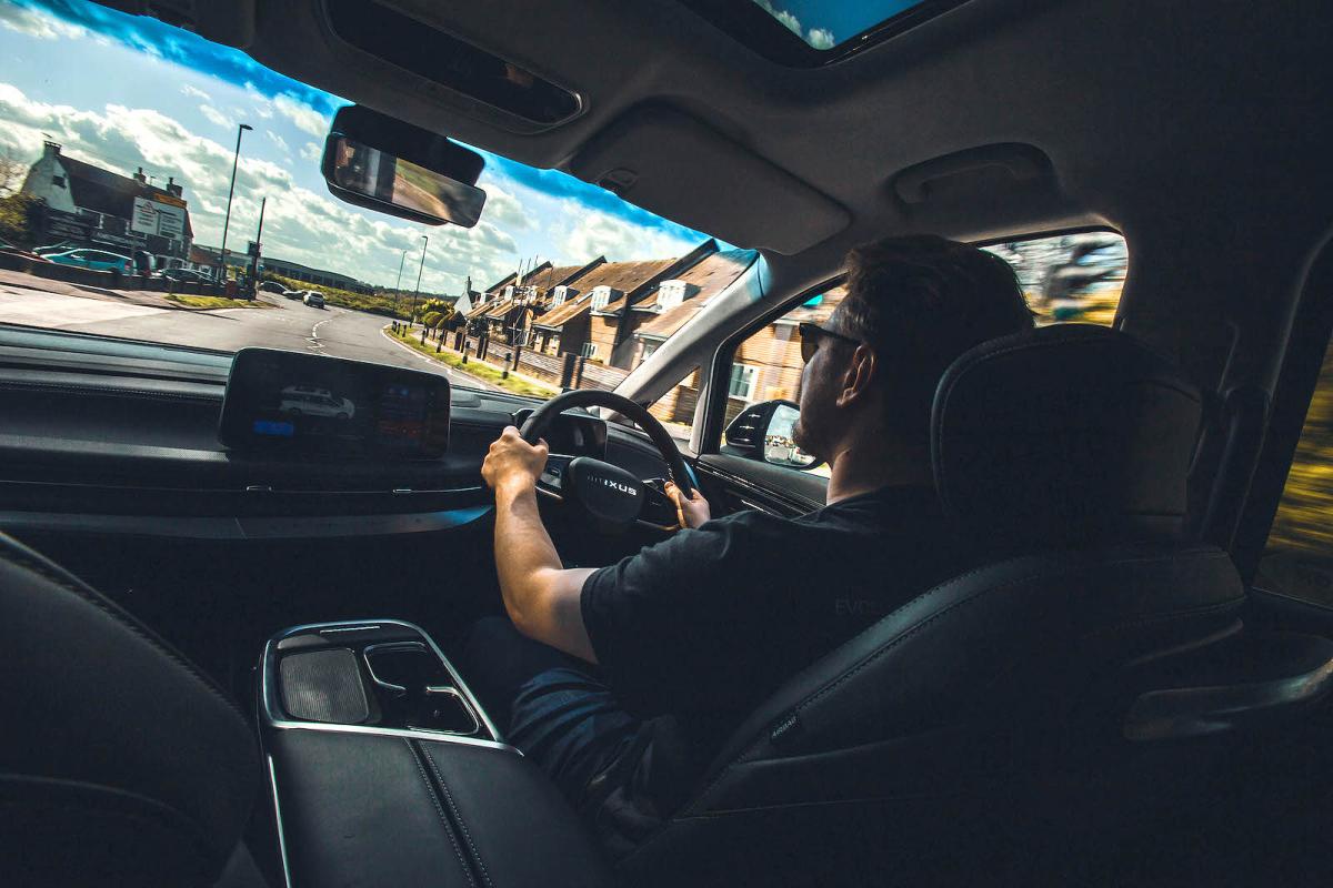 Maxus Mifa 9 test drive