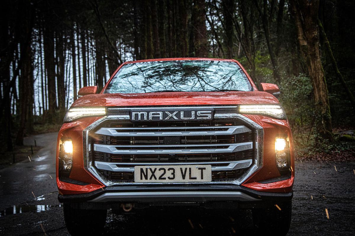 Maxus T90EV grille detail