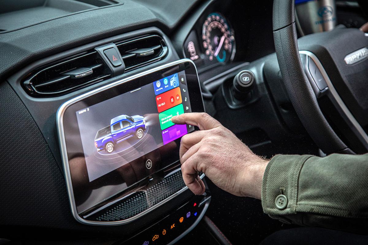 Maxus T90EV interior infotainment