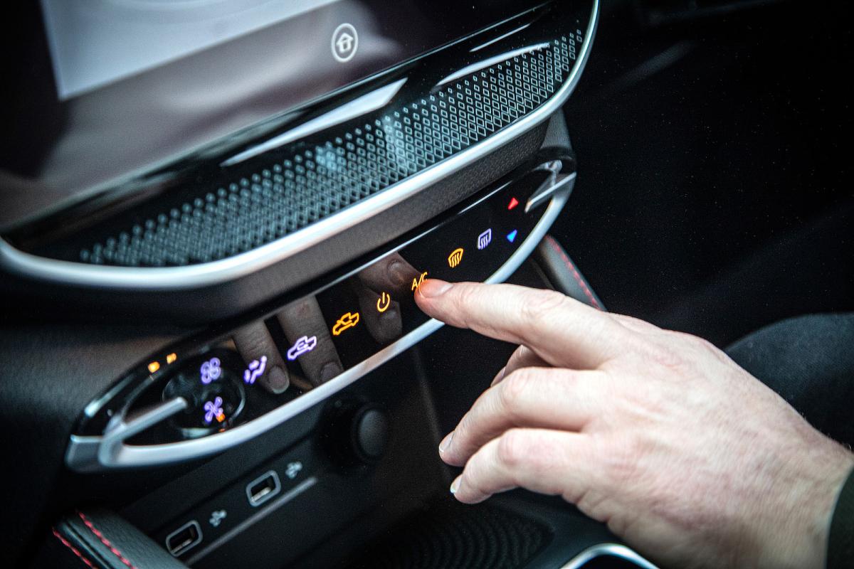 Maxus T90EV interior detail