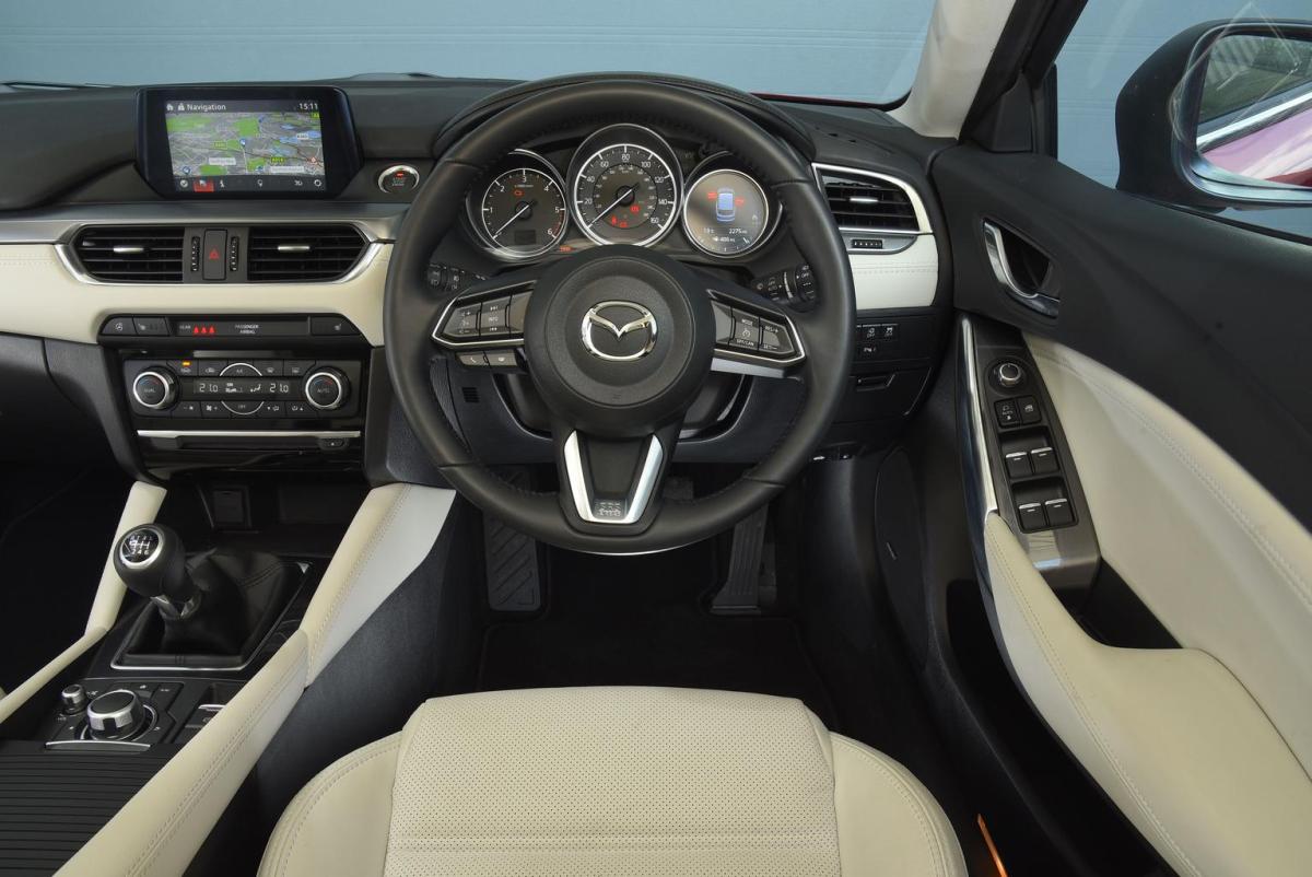 Mazda 6 Tourer dashboard