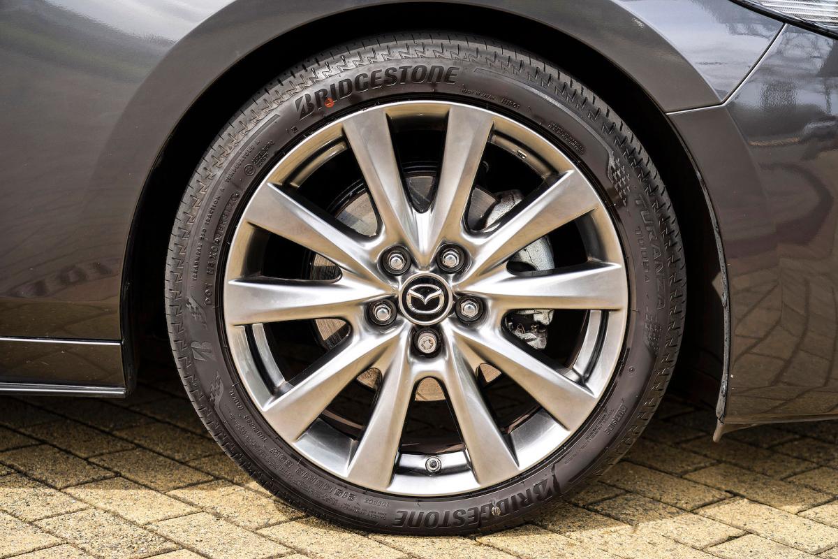Mazda 3 Saloon alloy wheel