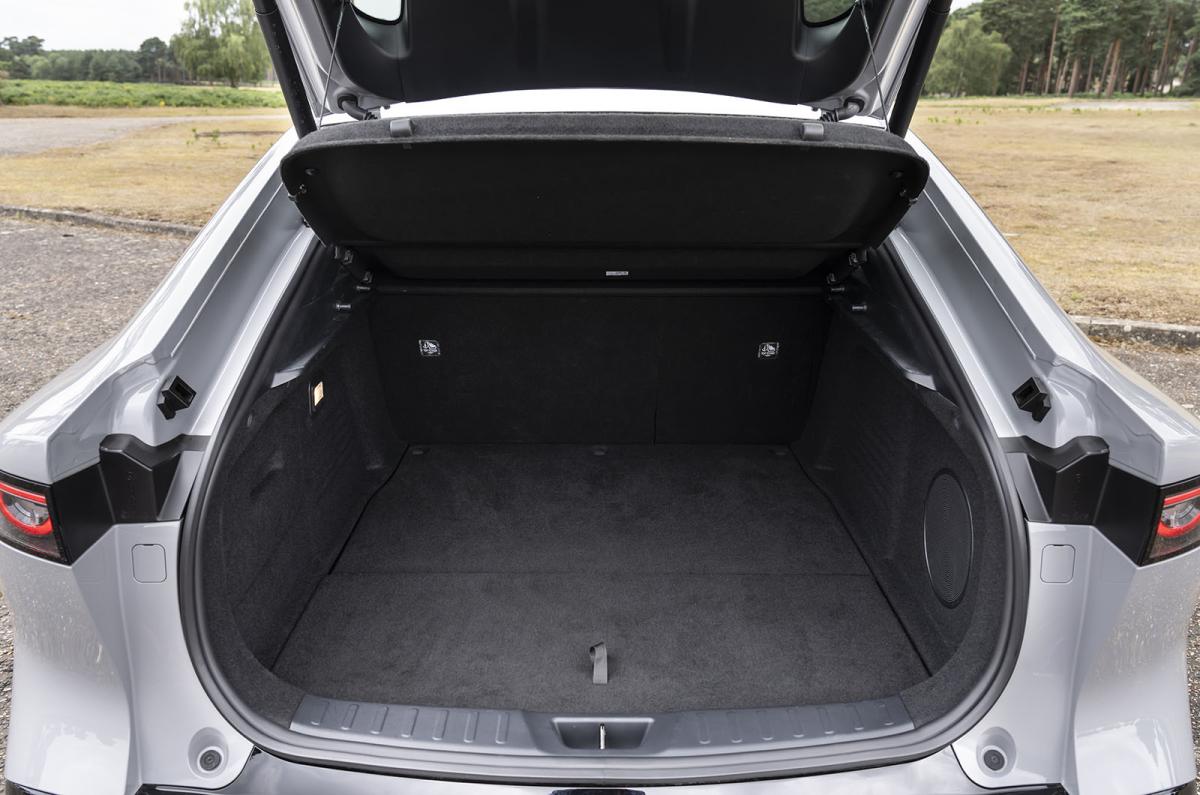 Mazda 6e boot