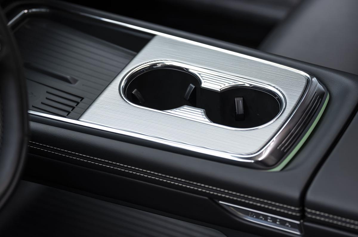 Mazda 6e cupholders