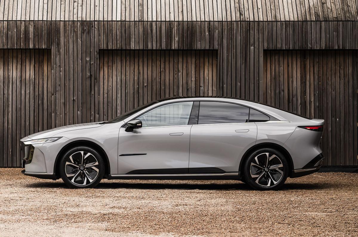 Mazda 6e static side