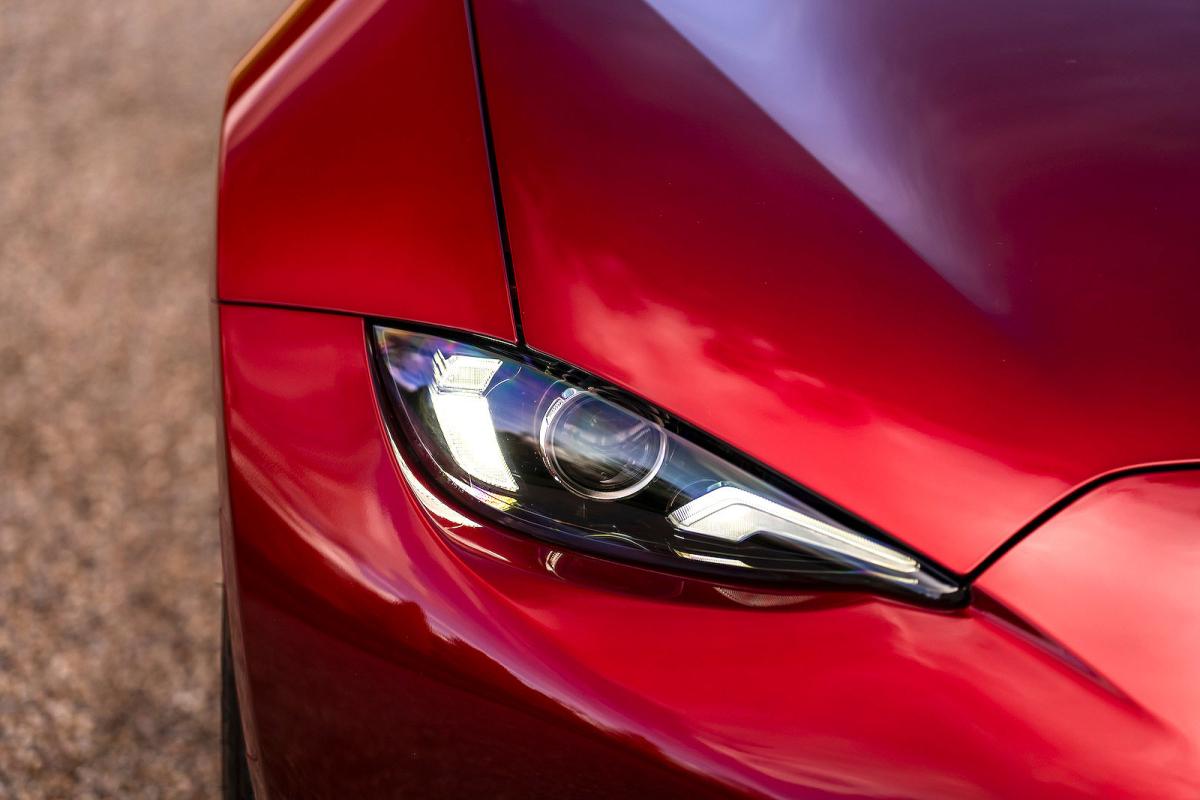 Red Mazda MX-5 Roadster headlights