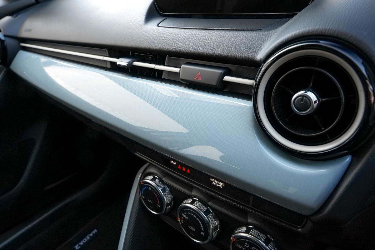 Mazda 2 dashboard detail