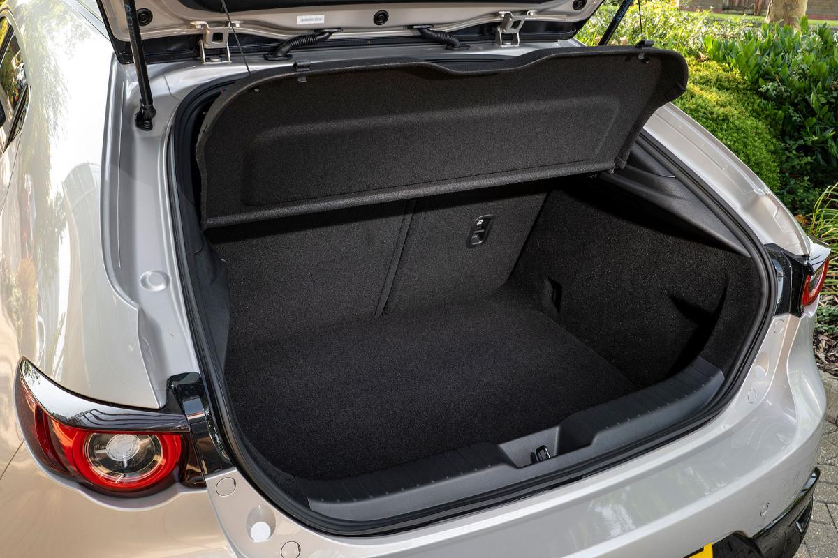 Mazda 3 boot