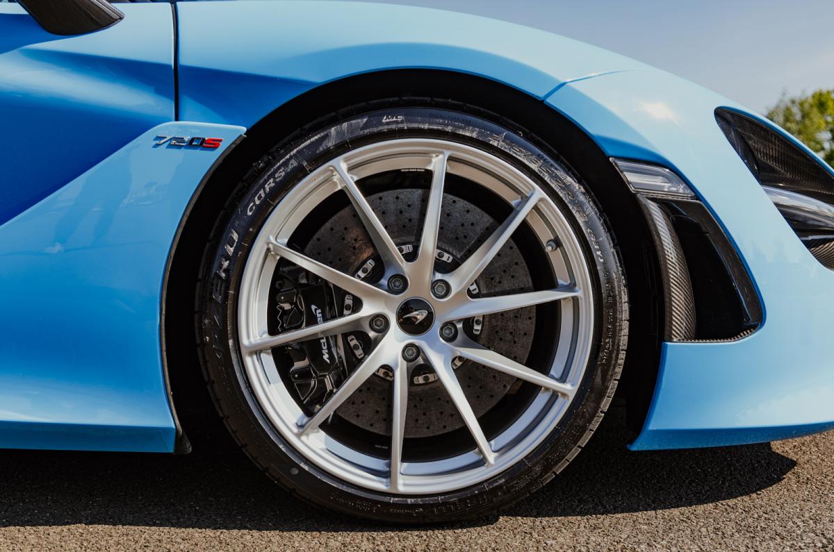 McLaren 720S Spider front wheel
