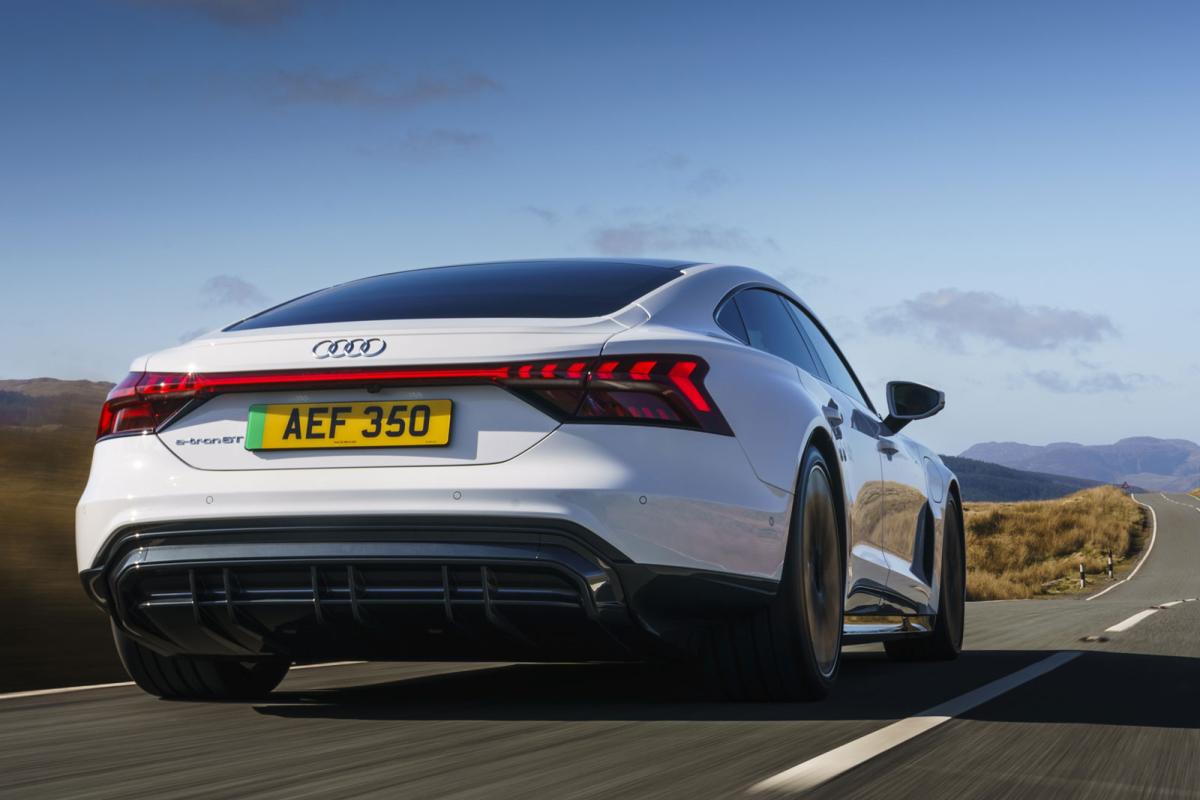 Audi e-tron GT 2021 rear tracking