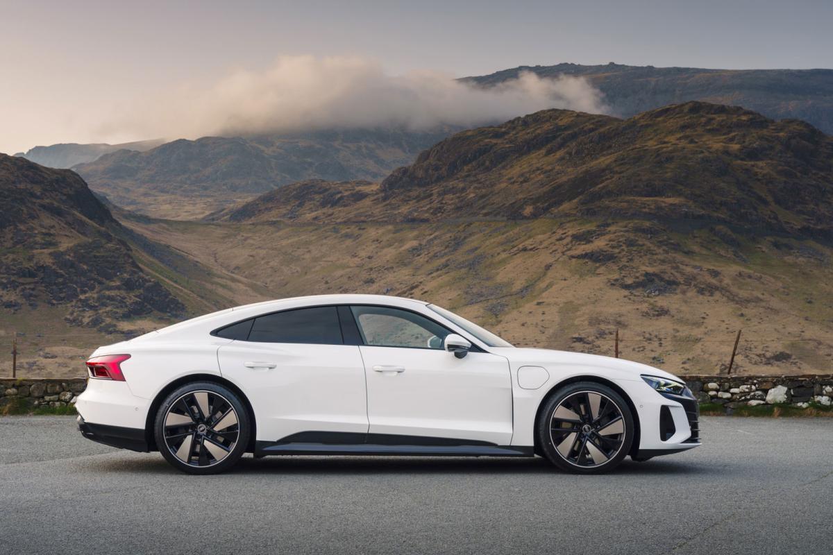 Audi e-tron GT 2021 right static