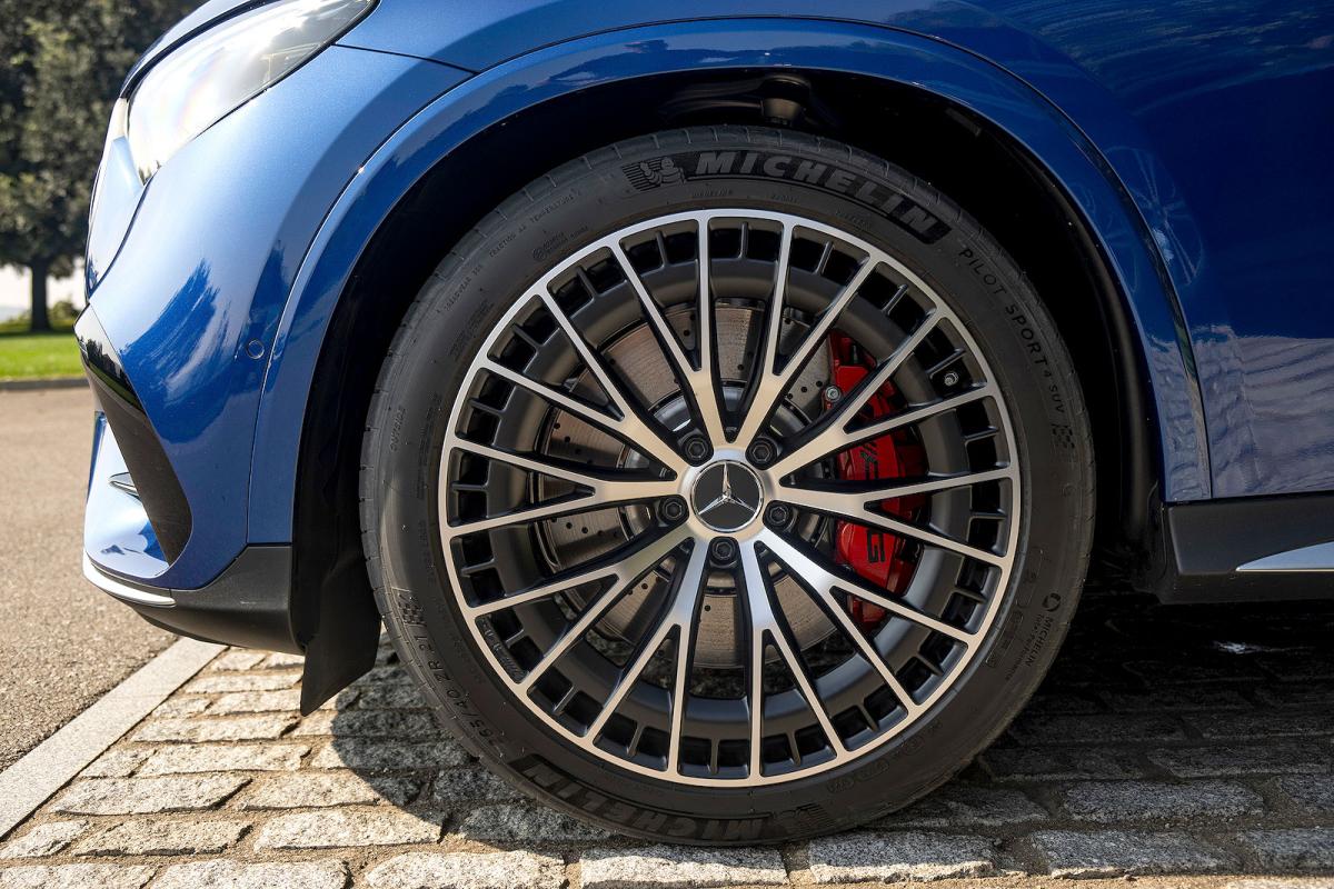 Mercedes-AMG GLC 63 S alloy wheel detail